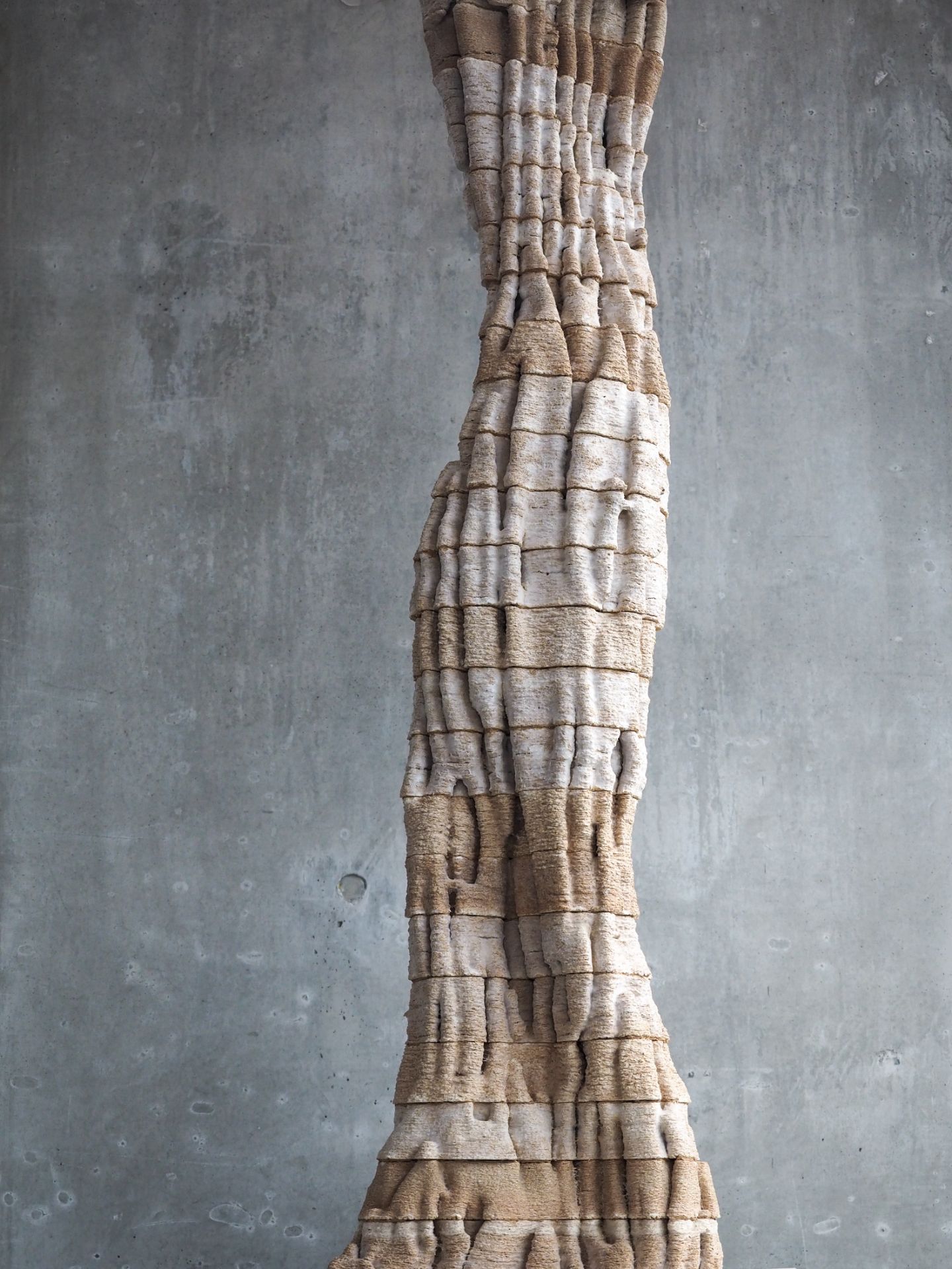 Image of the Protomycokion column, made from 3d printed wood pulp and fungus. 