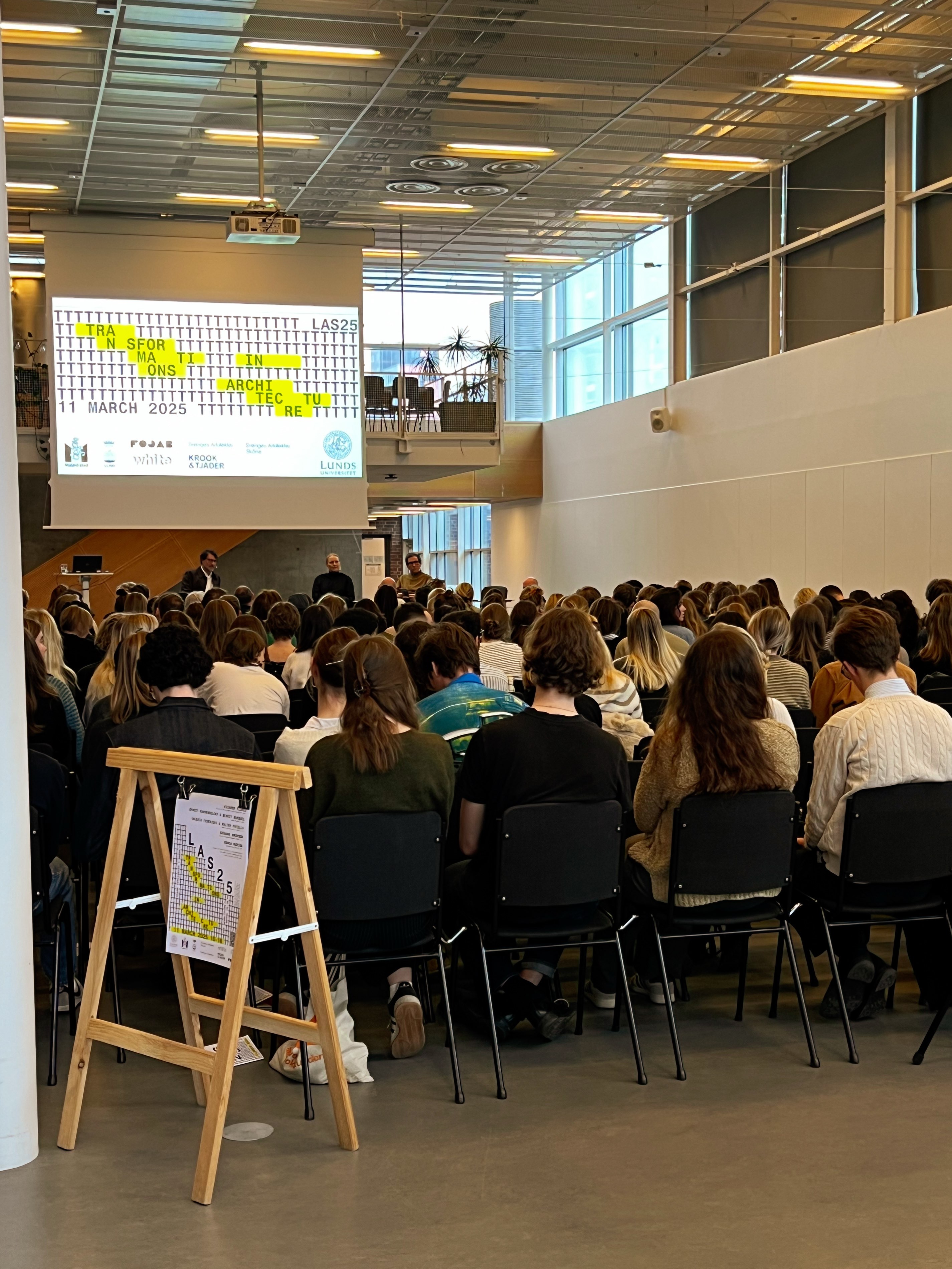 Audience at a lecture LAS25. Photo.